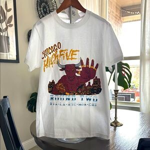 NWT Round Two Chicago Bulls Graphic T-Shirt Short Sleeves S NYC